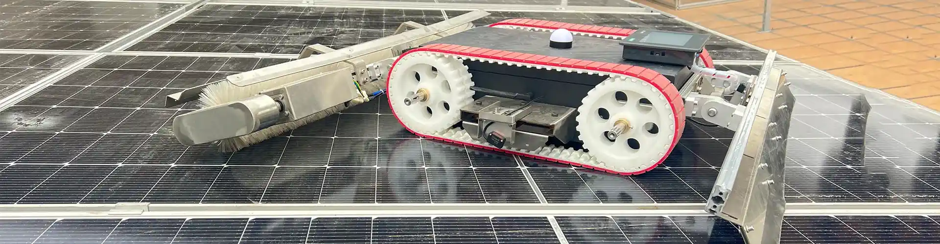 Автоматический робот для чистки солнечных панелей