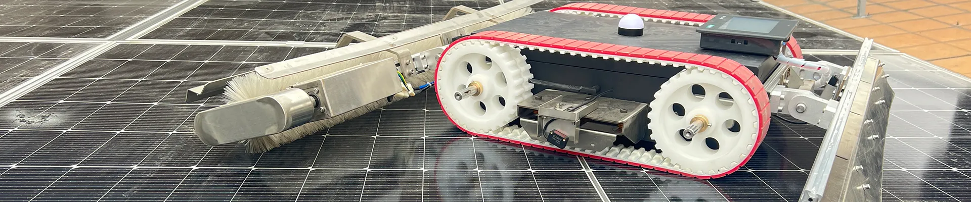 Роботы для чистки солнечных панелей