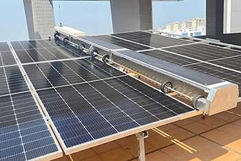 Полуавтоматический робот для чистки солнечных панелей