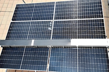 Полуавтоматический робот для чистки солнечных панелей