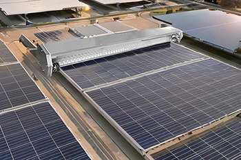 Полуавтоматический робот для чистки солнечных панелей