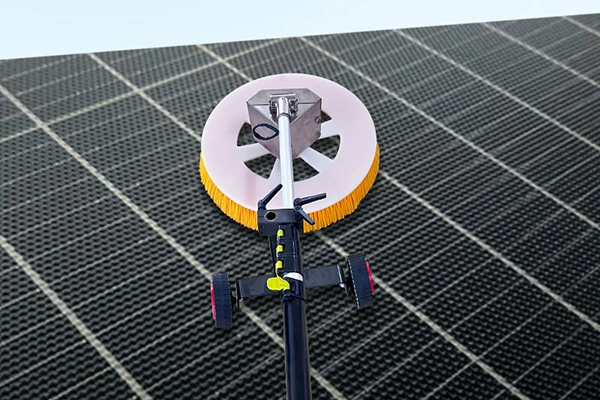 Электрическая щетка для чистки солнечных панелей